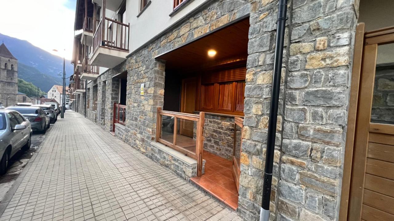 Apartamento Acogedor Pineta Bielsa Bagian luar foto