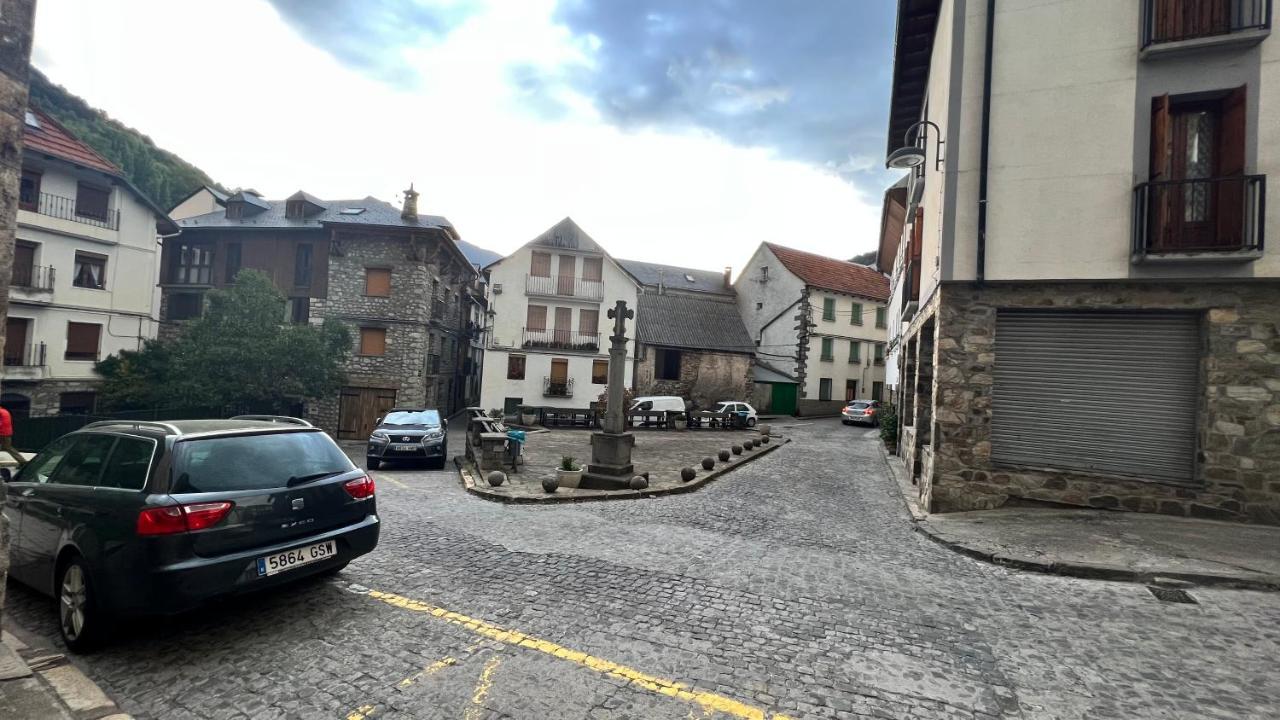 Apartamento Acogedor Pineta Bielsa Bagian luar foto
